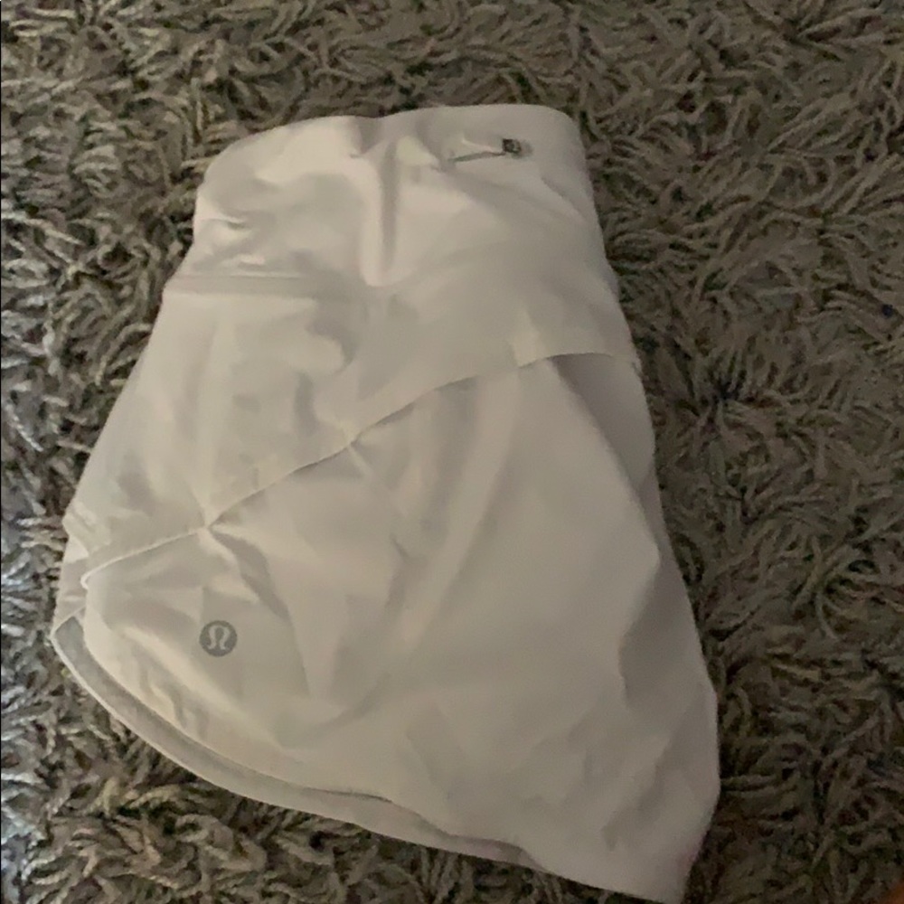 Lululemon speed up shorts 2.5’ white